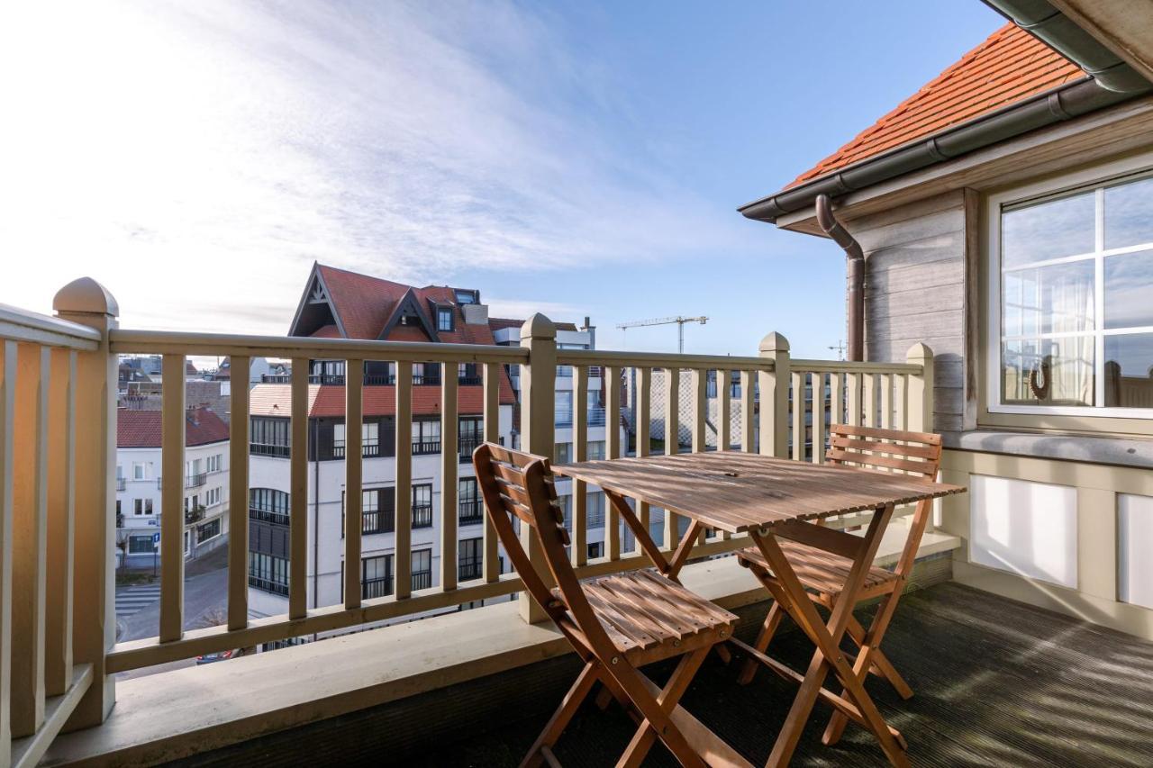 Charming Spacious Duplex Apt With Private Parking In Knokke Apartment Екстериор снимка