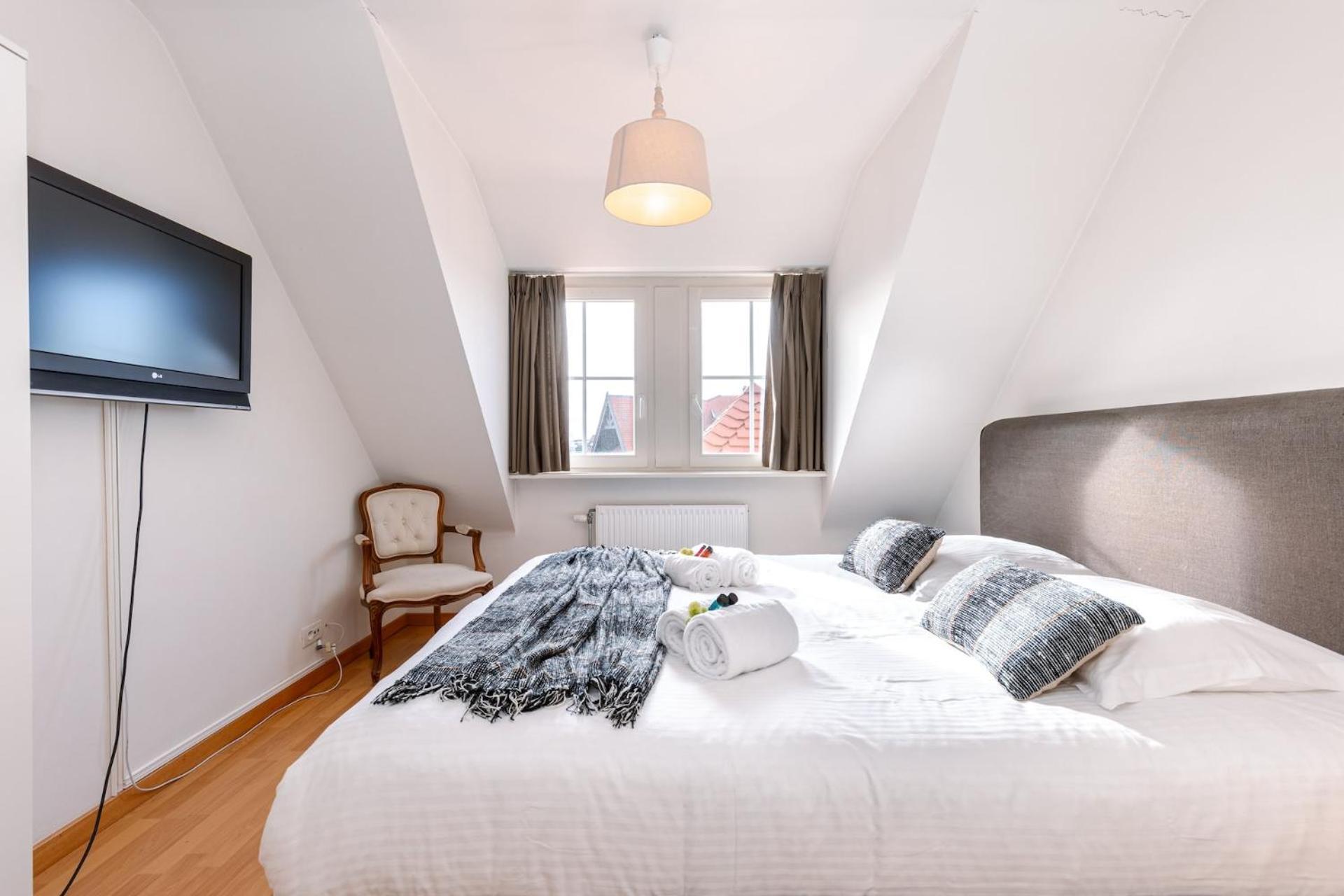 Charming Spacious Duplex Apt With Private Parking In Knokke Apartment Екстериор снимка