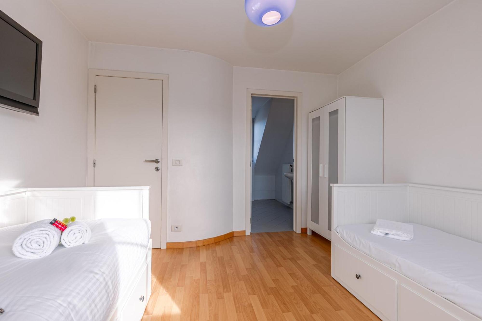 Charming Spacious Duplex Apt With Private Parking In Knokke Apartment Екстериор снимка