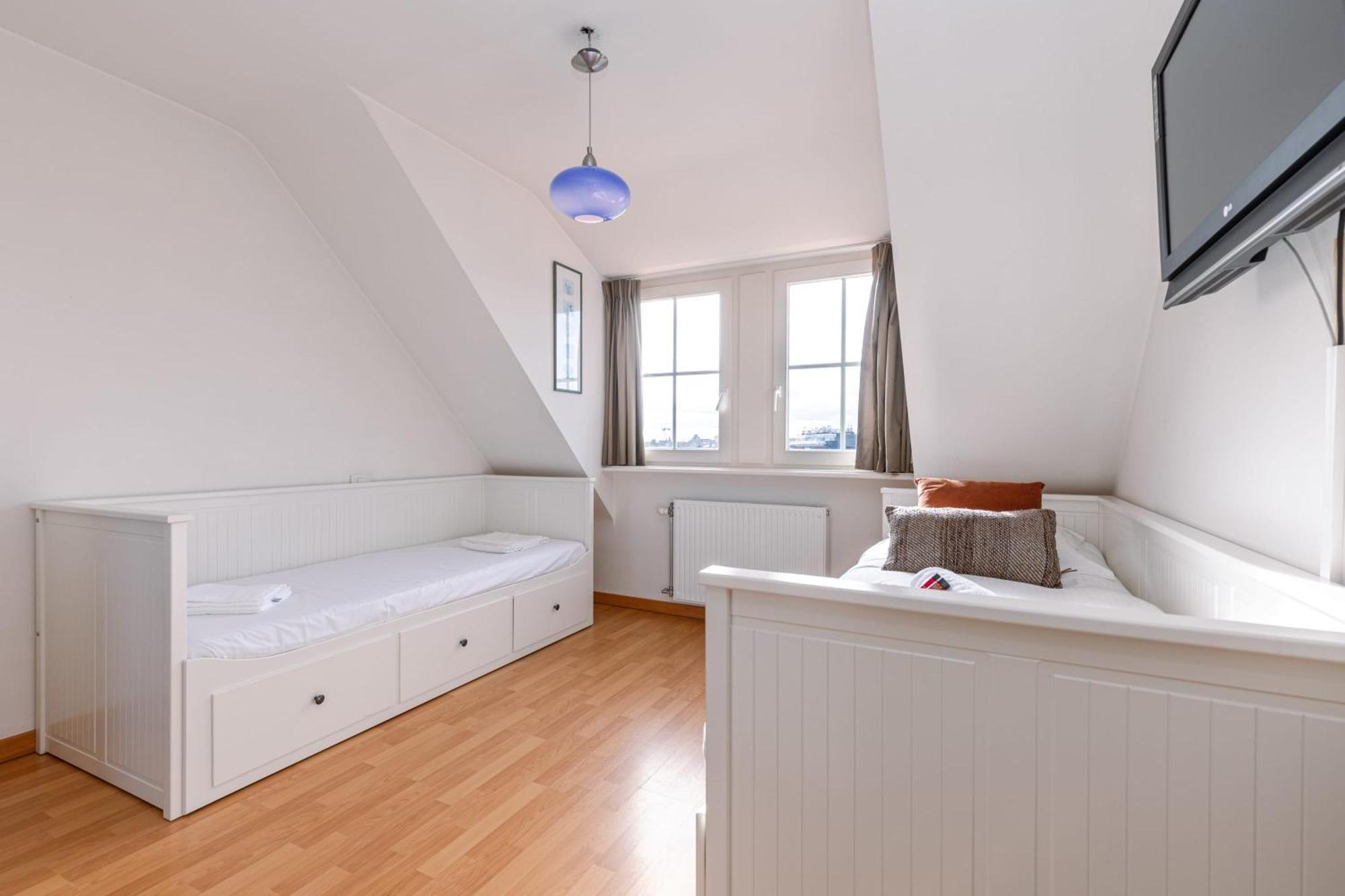 Charming Spacious Duplex Apt With Private Parking In Knokke Apartment Екстериор снимка