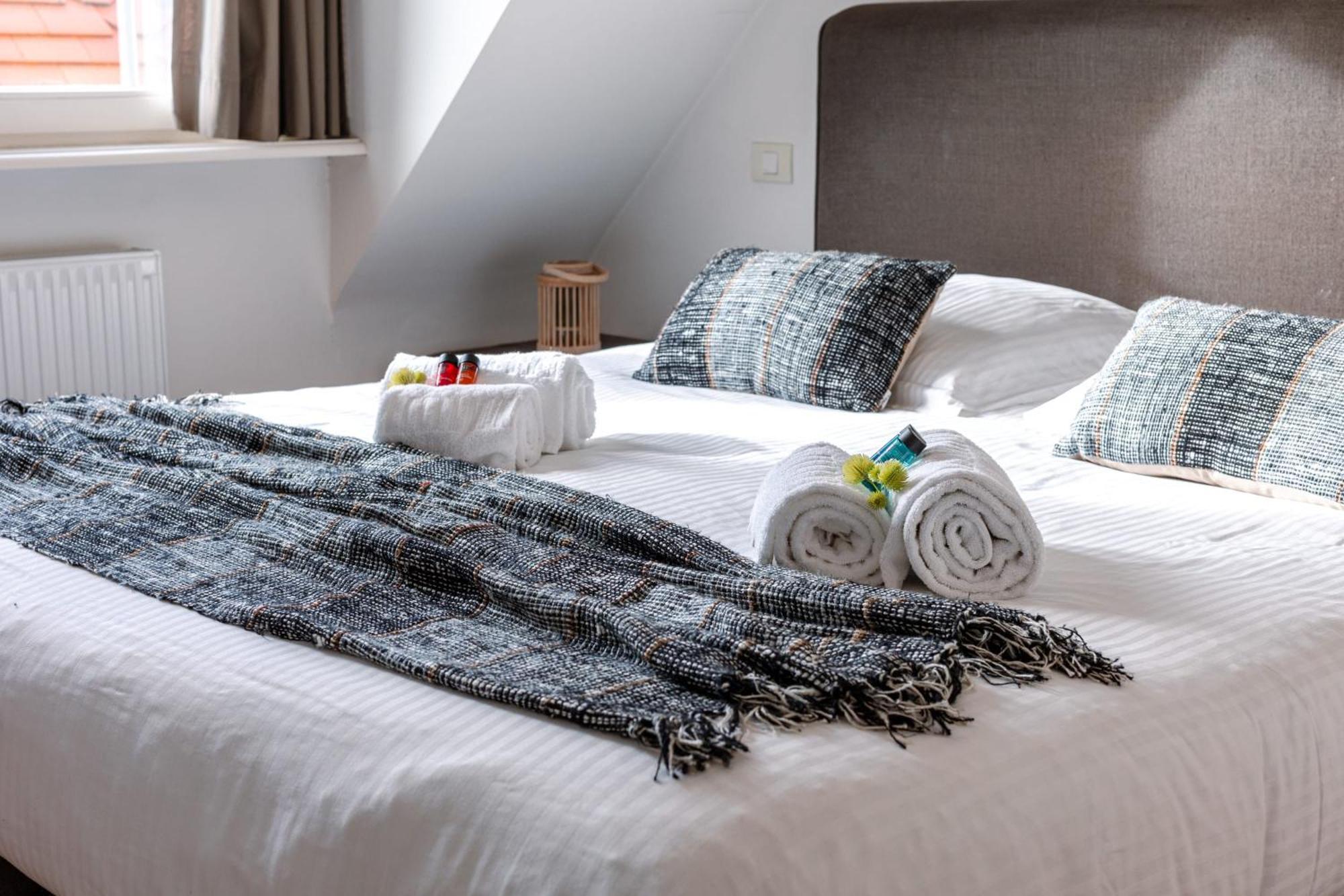 Charming Spacious Duplex Apt With Private Parking In Knokke Apartment Екстериор снимка